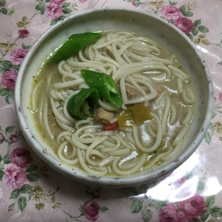 鍋でイナバの缶詰グリーンカレーうどん